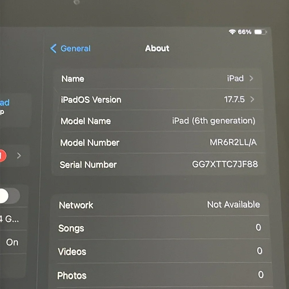 Apple IPad 6th generation 32GB IOS 17.7.5 black and grey